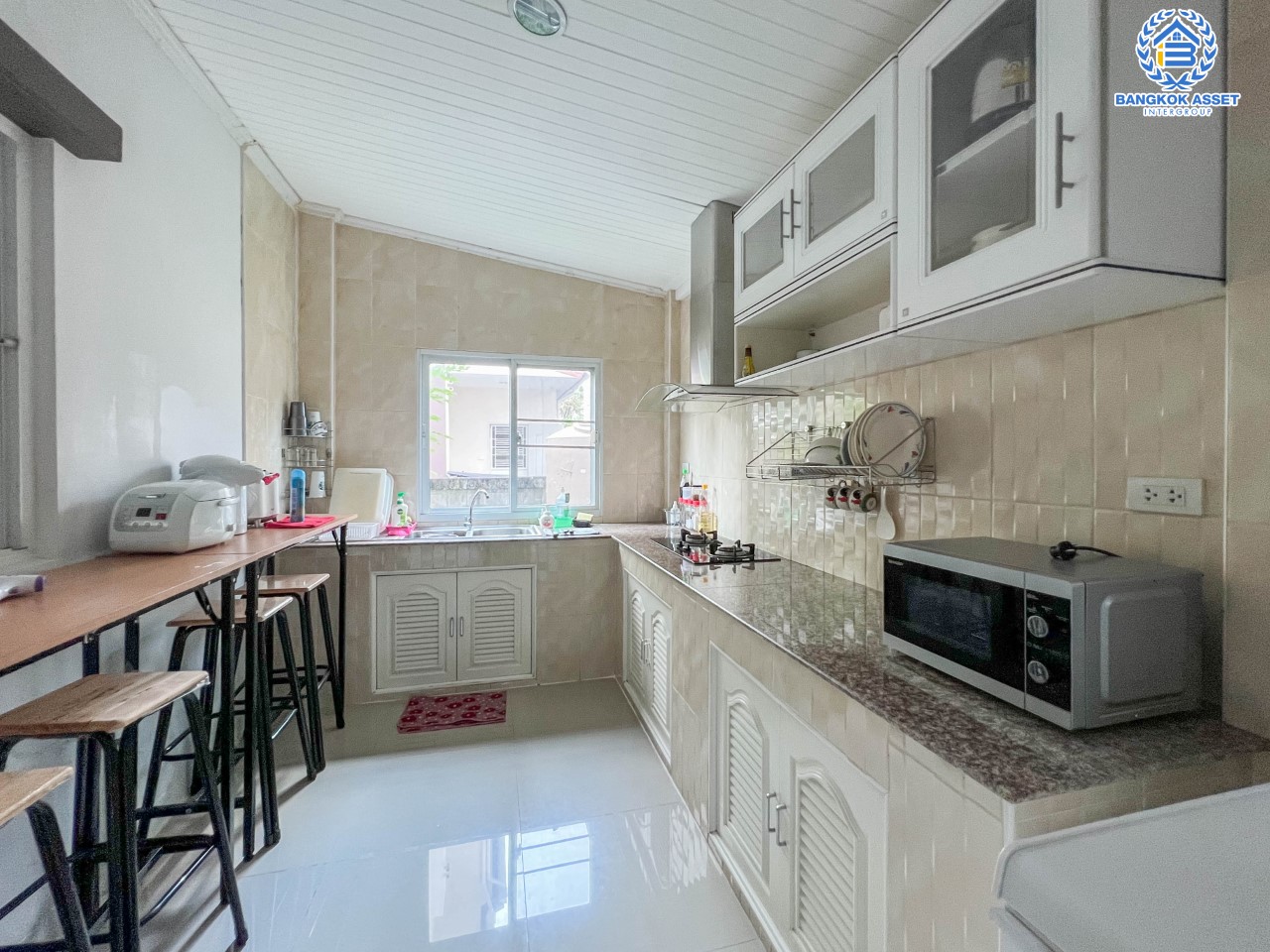 *****บ้านเดี่ยวมือสอง ม.คาซ่าพรีเมี่ยม ราชพฤกษ์-พระราม5 บ้านเดี่ยวหลังใหญ่ 3 ชั้น แบรนด์ Q.House เนื้อที่ 50.4 ตร.ว. ดีไซน์ตอบทุกไลฟ์สไตล์ ฟังก์ชัน 3 ห้องนอน 5 ห้องน้ำ จอดรถได้ 4 คัน บนทำเลติดถนนใหญ่ เชื่อมต่อทุกเส้นทาง ใกล้รถไฟฟ้าสายสีม่วง "สถานีบางพลู" และทวงด่วน "ศรีรัช"